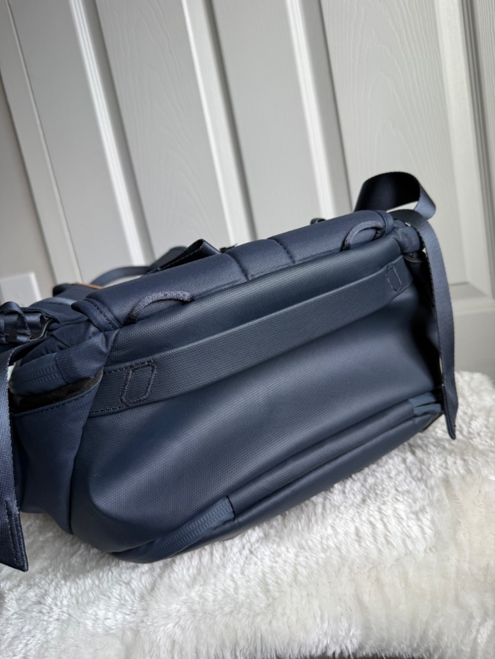NWOT Peak Design 30L Travel Backpack - Midnight Blue - Picture 6 of 14